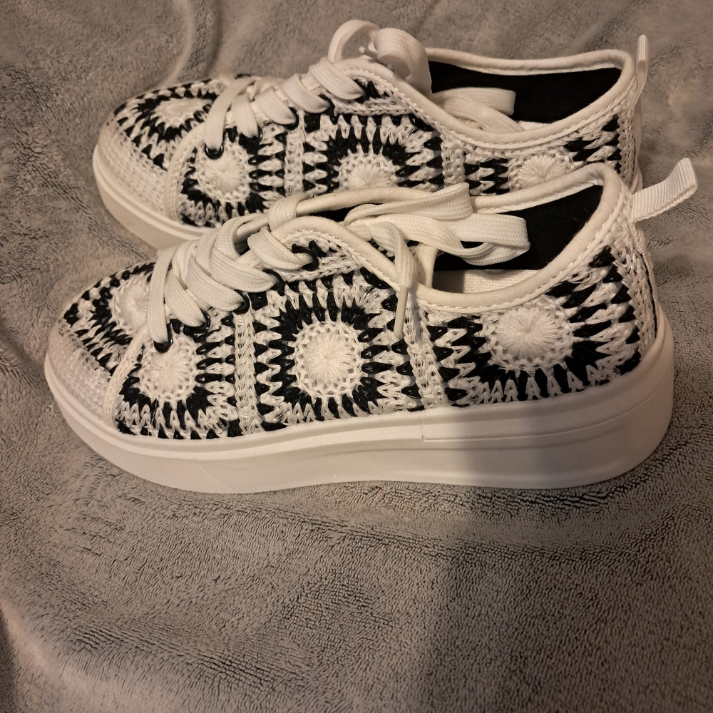 Women's Recreation Platform Crochet Sneakers